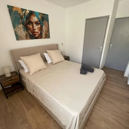 Vous Viendrez Vivre Ici 2 Pieces Champ De Ble Garage A Moto