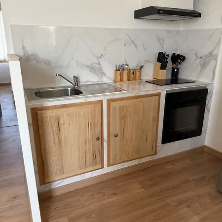 Vous Viendrez Vivre Ici 2 Pieces Champ De Ble Garage A Moto Apartmán